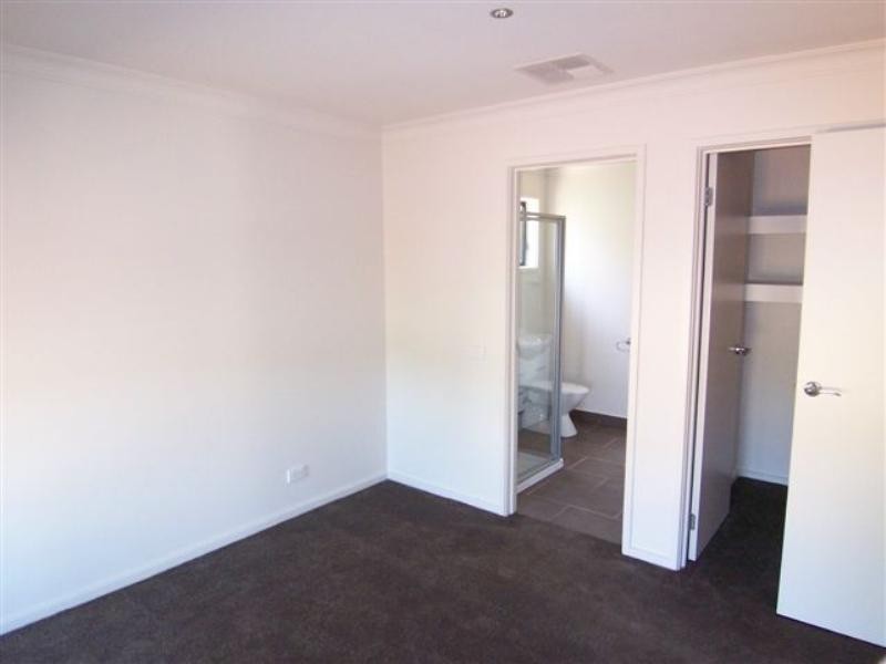 10 Caleb Close, Golden Square VIC 3555