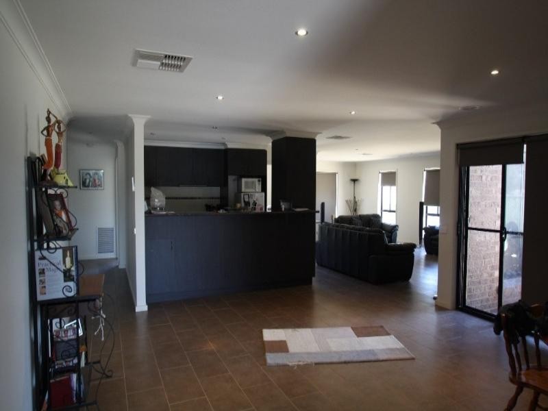 10 Caleb Close, Golden Square VIC 3555