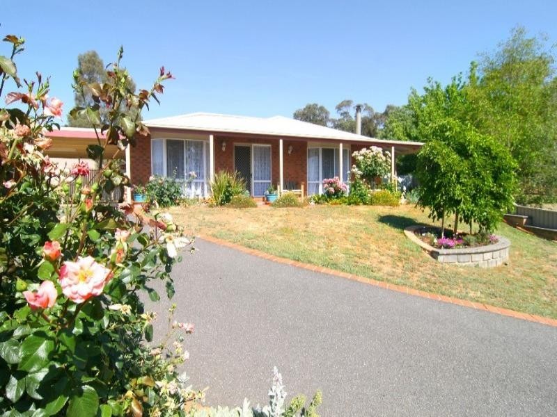 6 Pauline Court, Kangaroo Flat VIC 3555