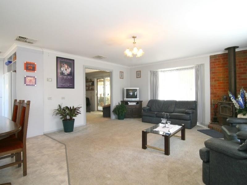 6 Pauline Court, Kangaroo Flat VIC 3555