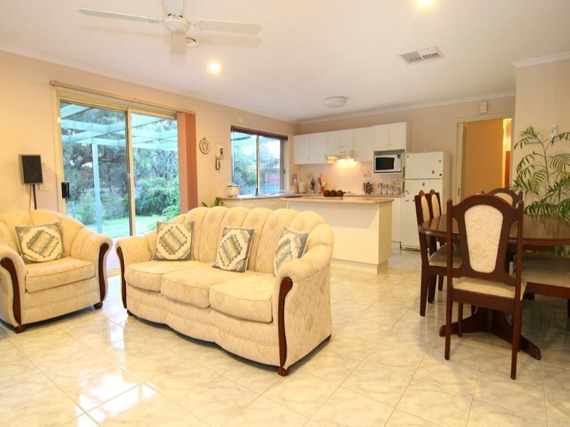 7 Barwon Drive, Strathdale VIC 3550