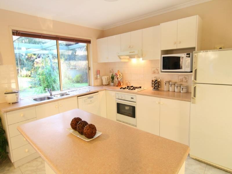 7 Barwon Drive, Strathdale VIC 3550