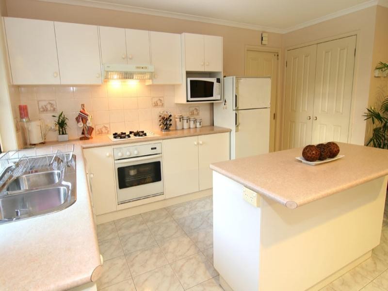 7 Barwon Drive, Strathdale VIC 3550