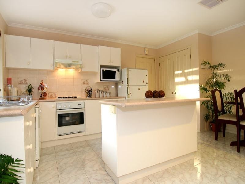 7 Barwon Drive, Strathdale VIC 3550