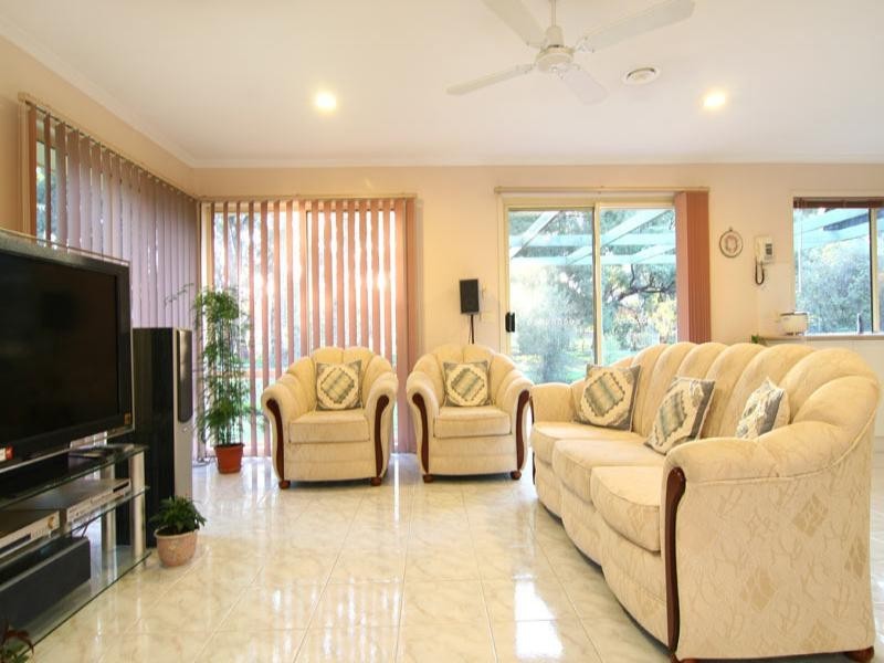 7 Barwon Drive, Strathdale VIC 3550