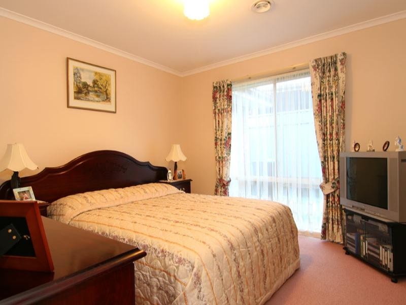 7 Barwon Drive, Strathdale VIC 3550