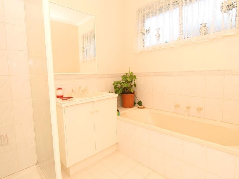 7 Barwon Drive, Strathdale VIC 3550