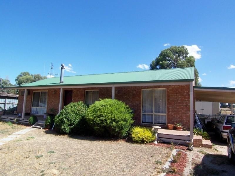27 Kilmore Road, Heathcote VIC 3523