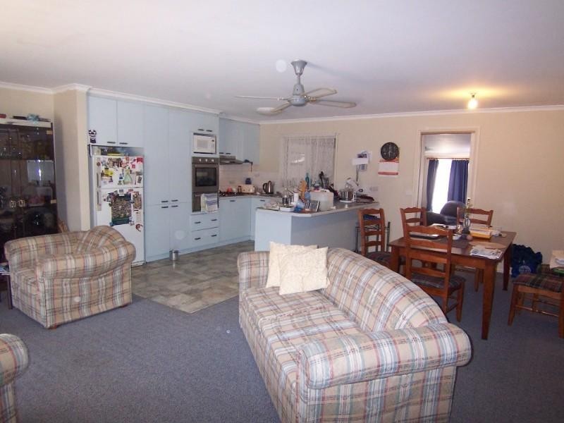 27 Kilmore Road, Heathcote VIC 3523