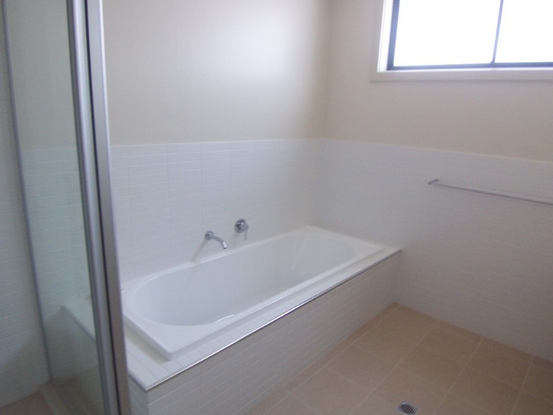 4/50 Race Street, Flora Hill VIC 3550