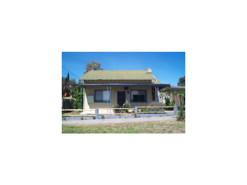 40 Peel Street, Quarry Hill VIC 3550