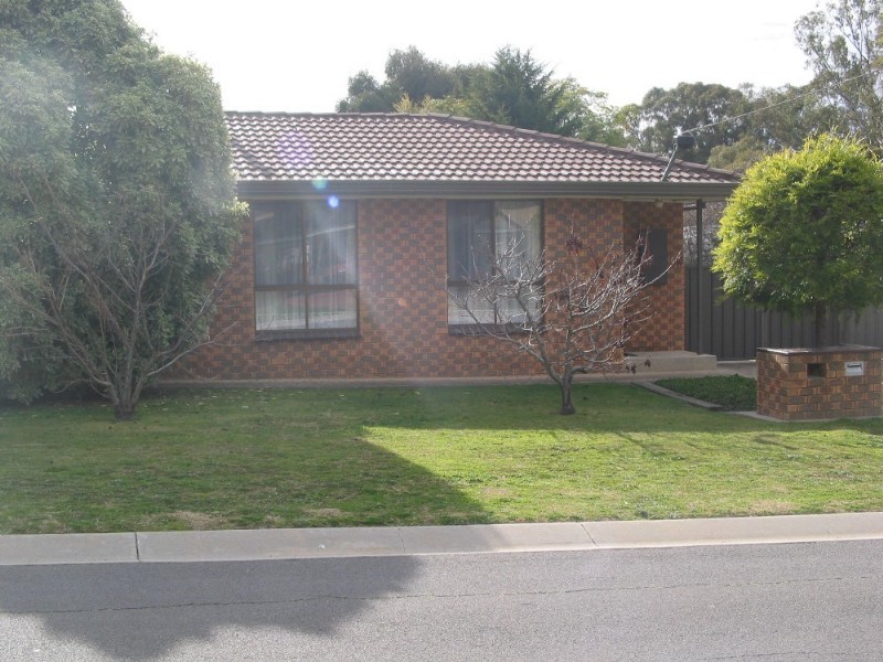 1/2 Julie Court, Kangaroo Flat VIC 3555