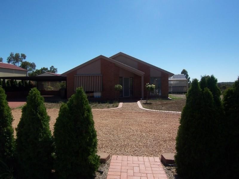 33 Emmaline Street, Maiden Gully VIC 3551