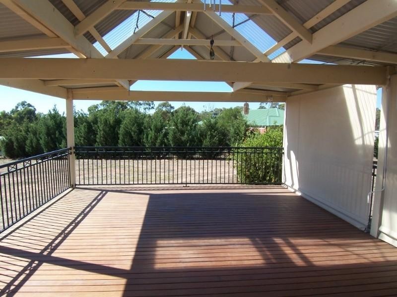 33 Emmaline Street, Maiden Gully VIC 3551