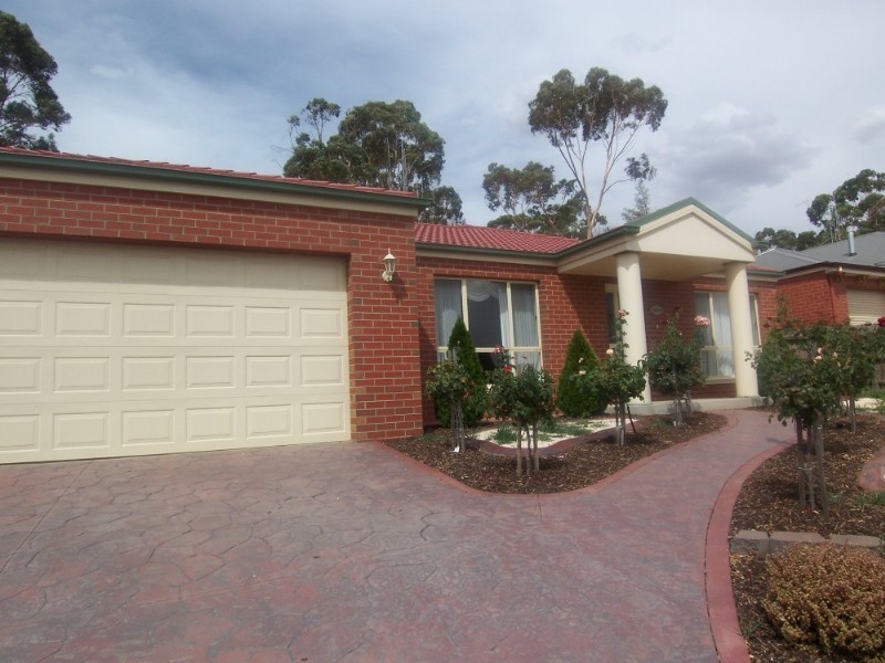 22 Isabella Grove, Strathdale VIC 3550