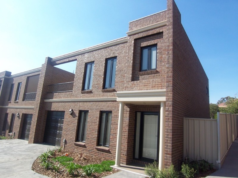 38 Race Street, Flora Hill VIC 3550