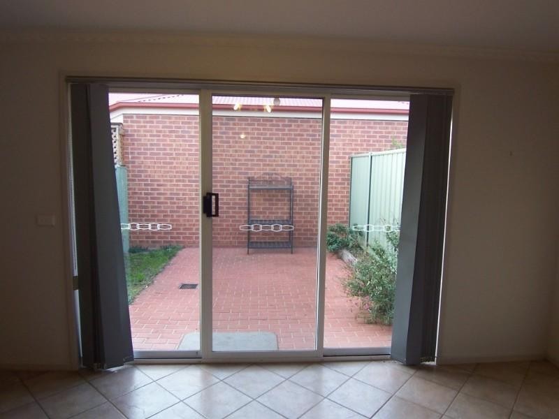 1/12 Sunset Boulevard, Spring Gully VIC 3550