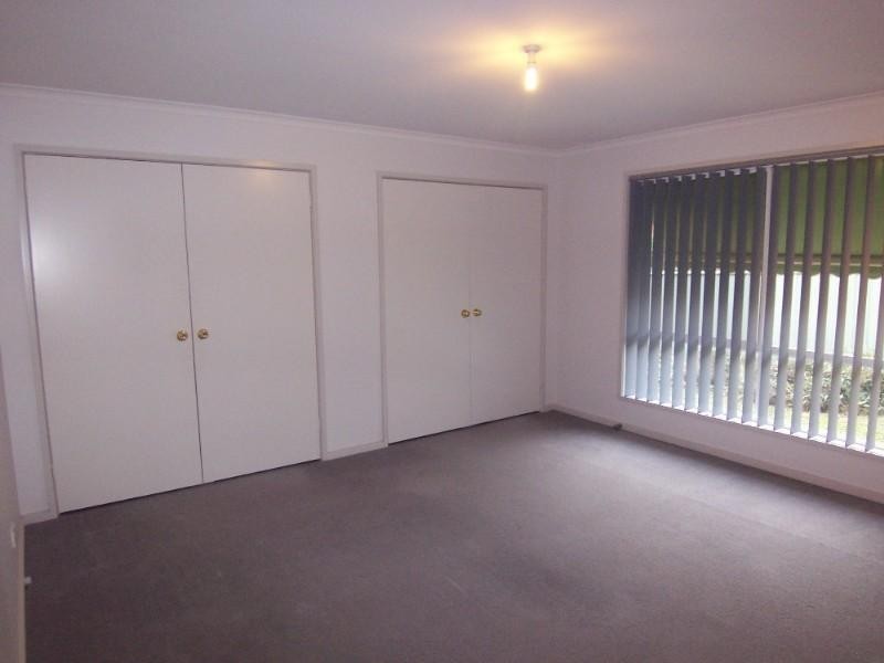 1/12 Sunset Boulevard, Spring Gully VIC 3550