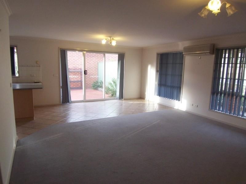 1/12 Sunset Boulevard, Spring Gully VIC 3550