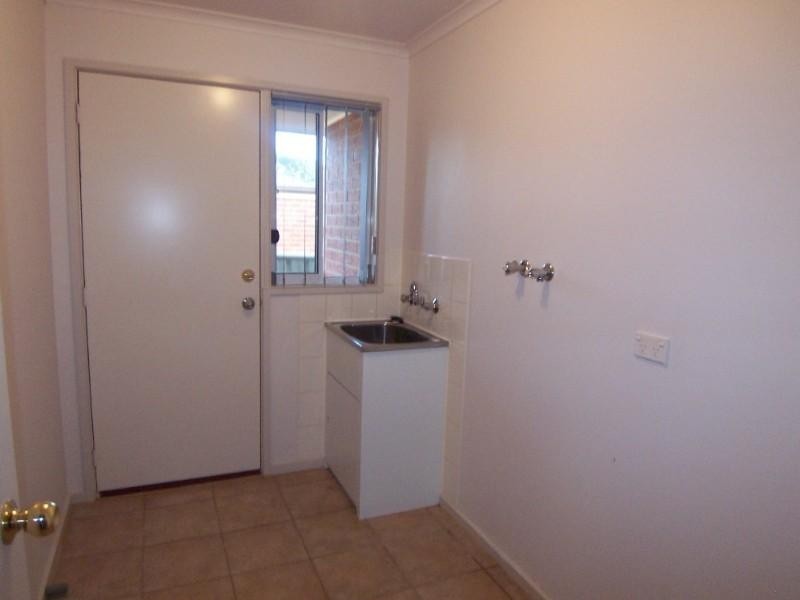 1/12 Sunset Boulevard, Spring Gully VIC 3550