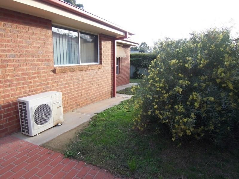 1/12 Sunset Boulevard, Spring Gully VIC 3550