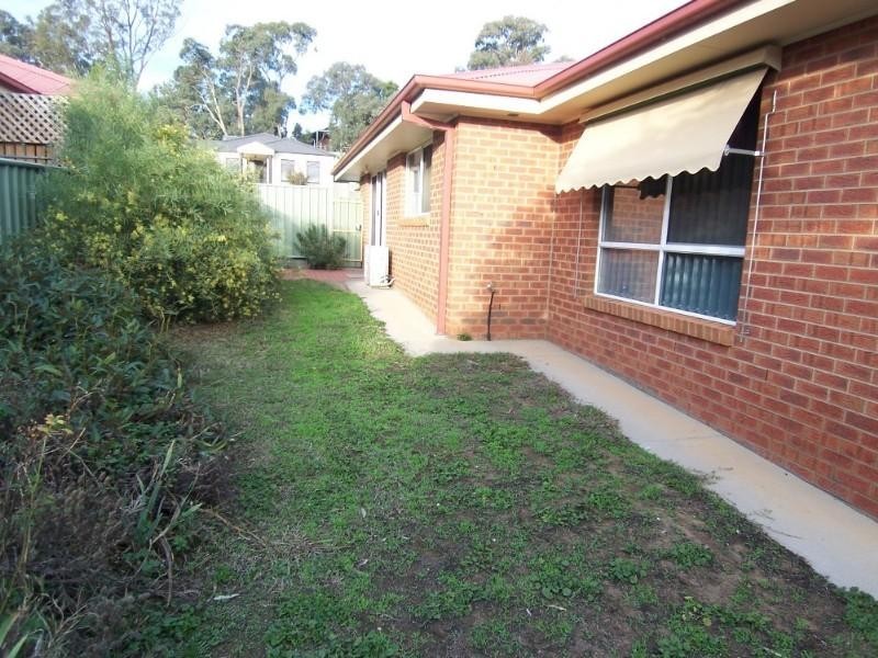 1/12 Sunset Boulevard, Spring Gully VIC 3550