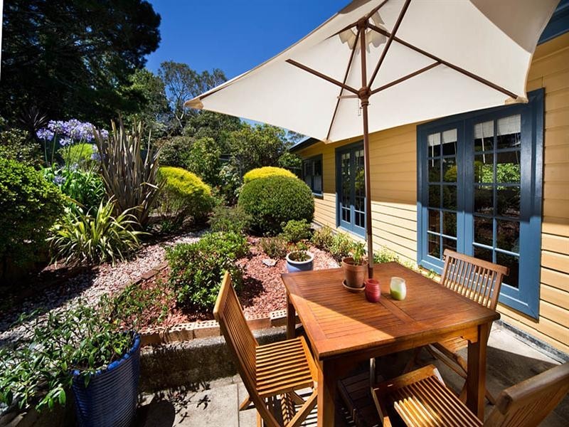 8 Lawrence Street, Blackheath NSW 2785