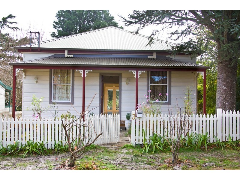3 Clyde Avenue, Blackheath NSW 2785