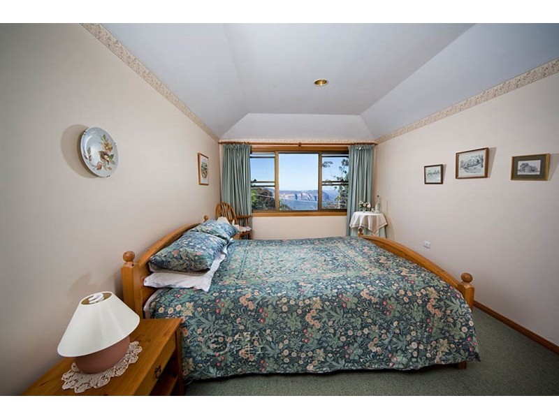 31 Days Crescent, Blackheath NSW 2785