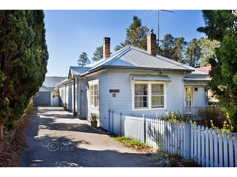 16 Belvidere Avenue, Blackheath NSW 2785