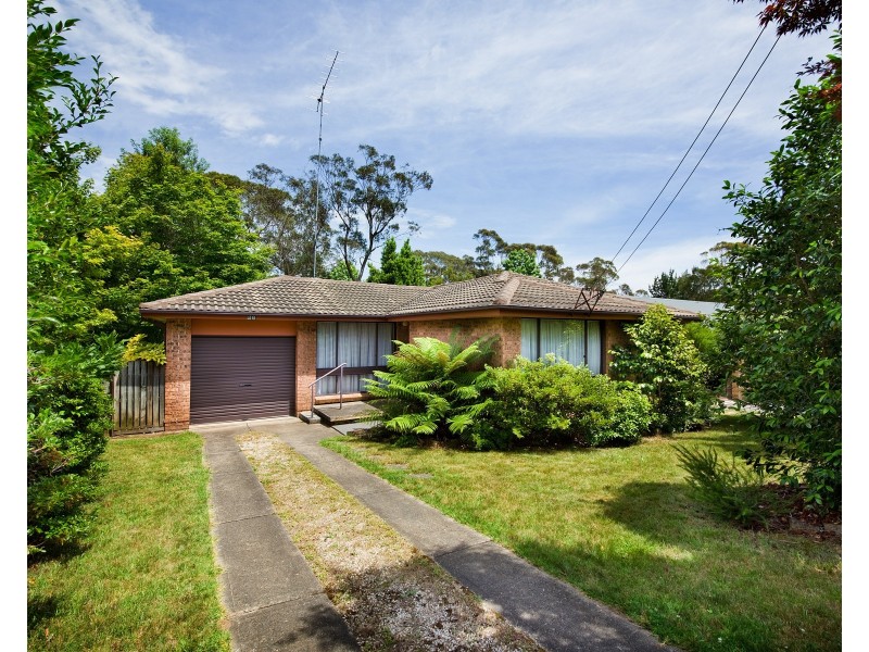 8 St Andrews Avenue, Blackheath NSW 2785