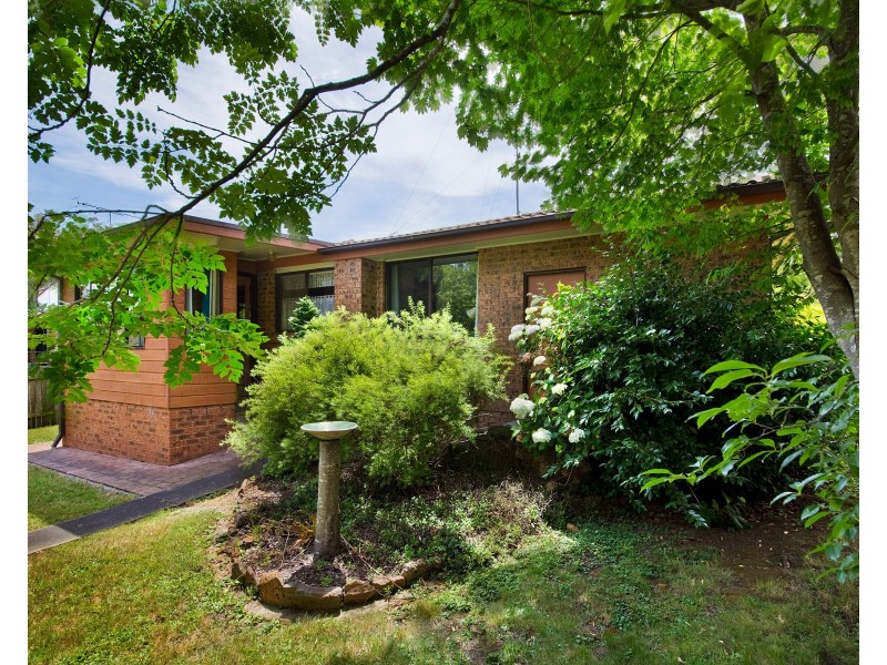 8 St Andrews Avenue, Blackheath NSW 2785