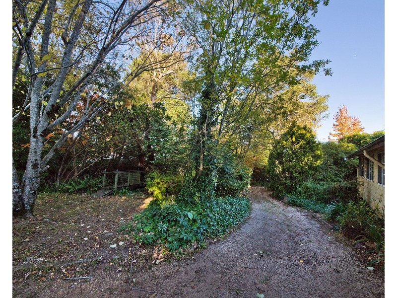 2 Belvidere Avenue, Blackheath NSW 2785