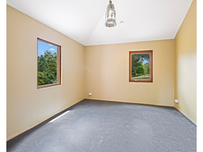 1 Hughes Lane, Marrangaroo NSW 2790