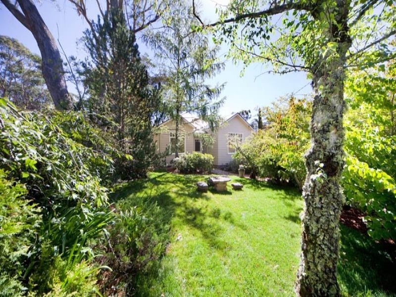 2 Jubilee Avenue, Blackheath NSW 2785