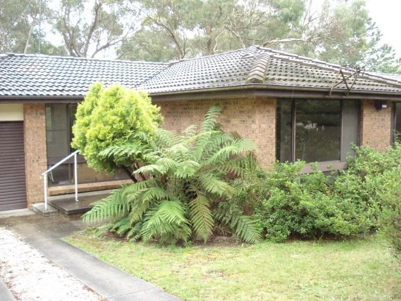 8 St Andrews Avenue, Blackheath NSW 2785