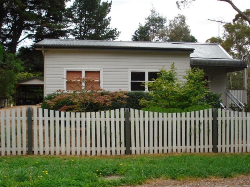 15 Burton Road, Blackheath NSW 2785