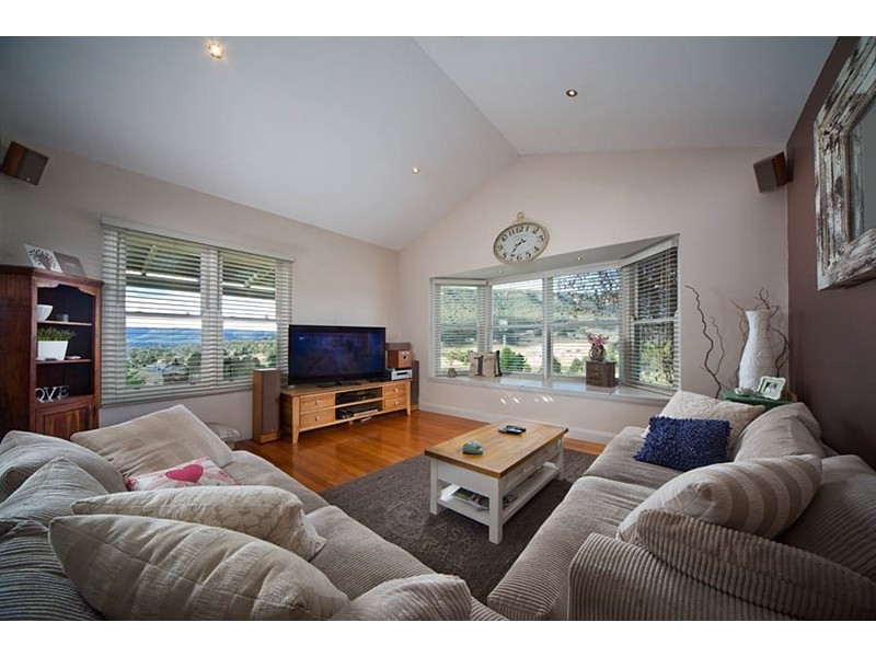 13 Dicker Drive, Little Hartley NSW 2790