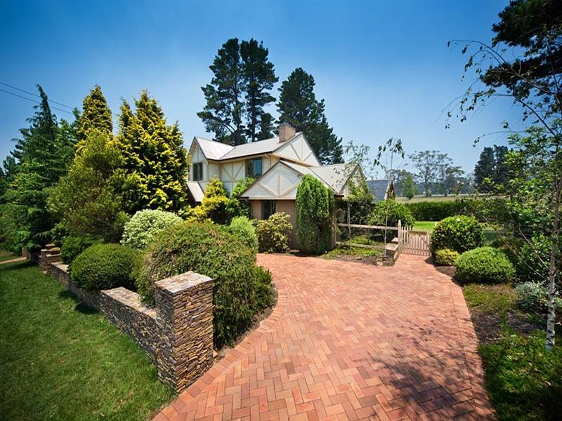 17 Sublime Point Road, Leura NSW 2780