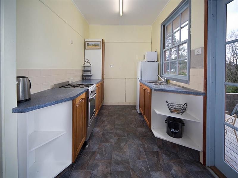 42 Railway Parade, Medlow Bath NSW 2780