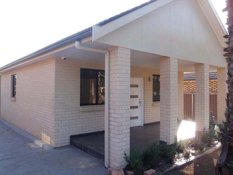 1/77 Canberra Street, Oxley Park NSW 2760