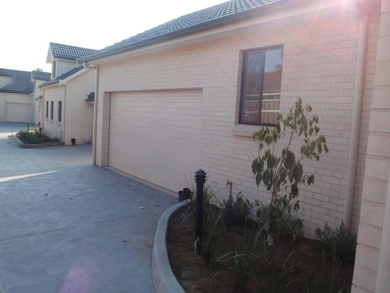 1/77 Canberra Street, Oxley Park NSW 2760