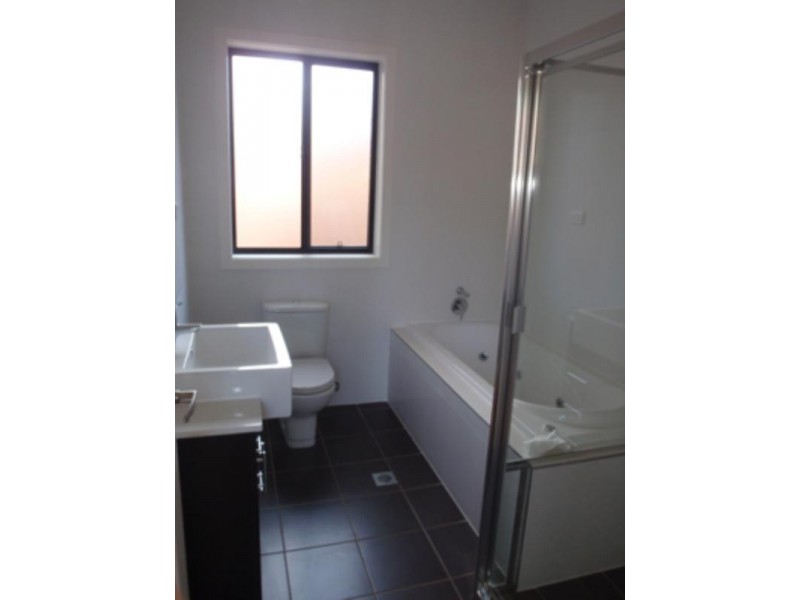 1/77 Canberra Street, Oxley Park NSW 2760