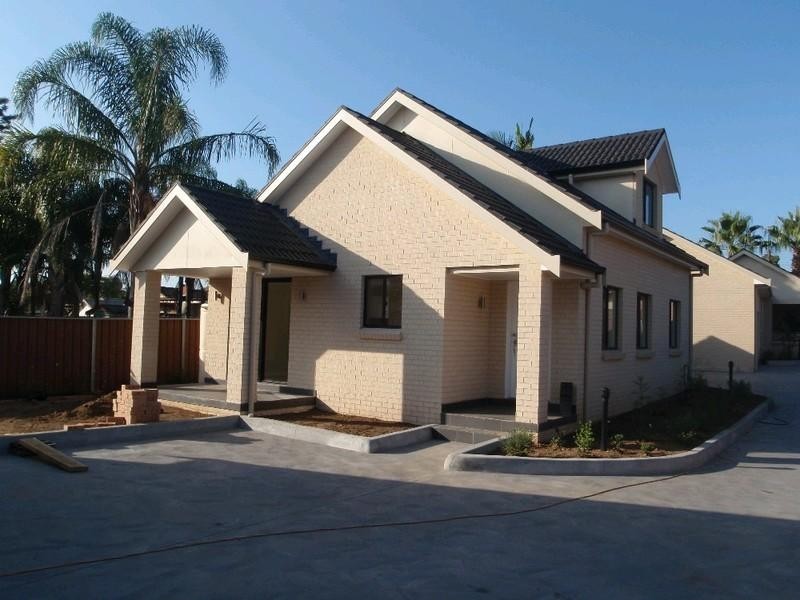 2/77 Canberra Street, Oxley Park NSW 2760