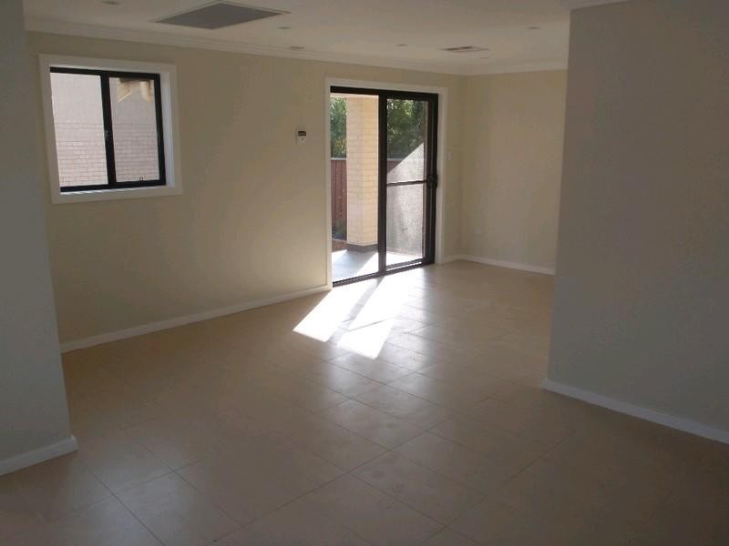 2/77 Canberra Street, Oxley Park NSW 2760