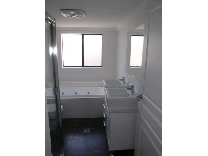 2/77 Canberra Street, Oxley Park NSW 2760