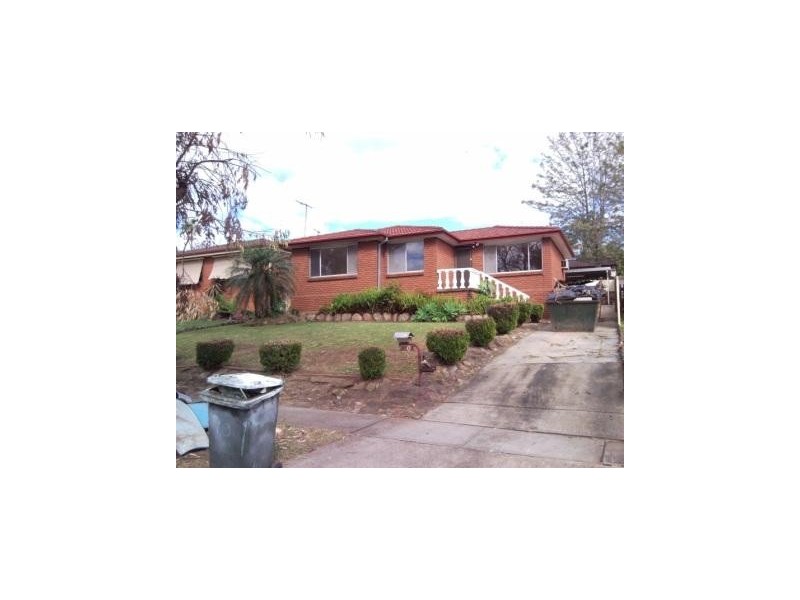 10 Desley Crescent, Prospect NSW 2148