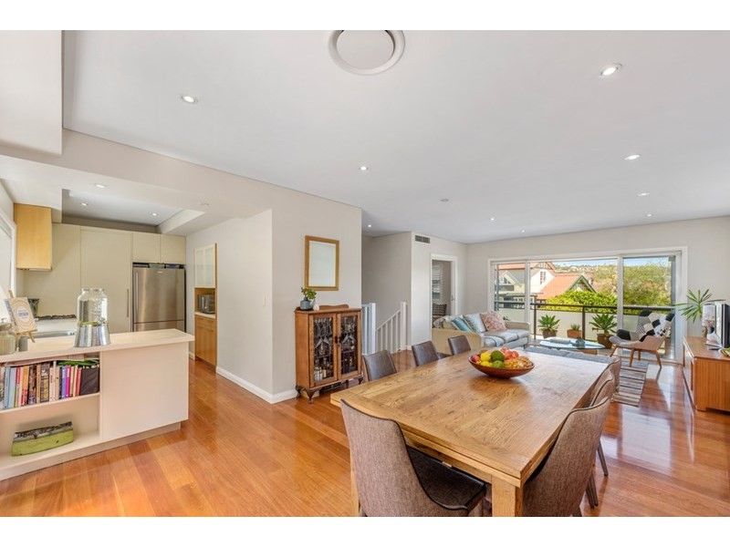 2/2 Clyde Street ( Entry via Roe St), North Bondi NSW 2026