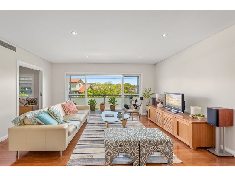 2/2 Clyde Street ( Entry via Roe St), North Bondi NSW 2026