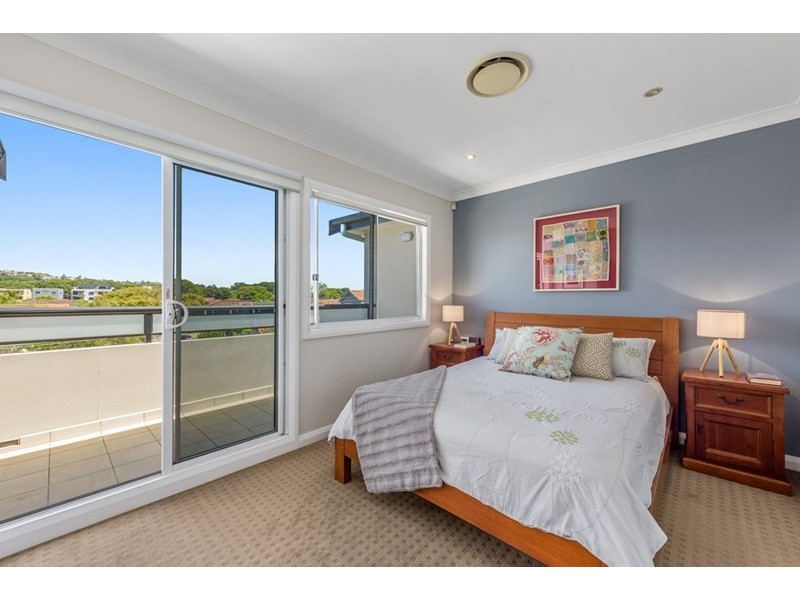 2/2 Clyde Street ( Entry via Roe St), North Bondi NSW 2026